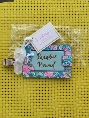 Lilly Pulitzer "Paradise Bound" Featured in Golden Hour Luggage Tag
